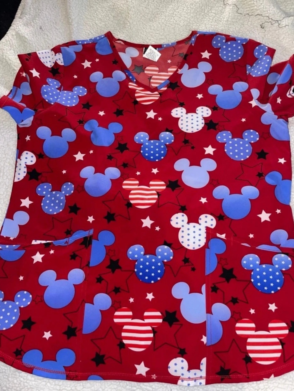 Disney Mickey Mouse Print women’s scrub top Size Large NWT